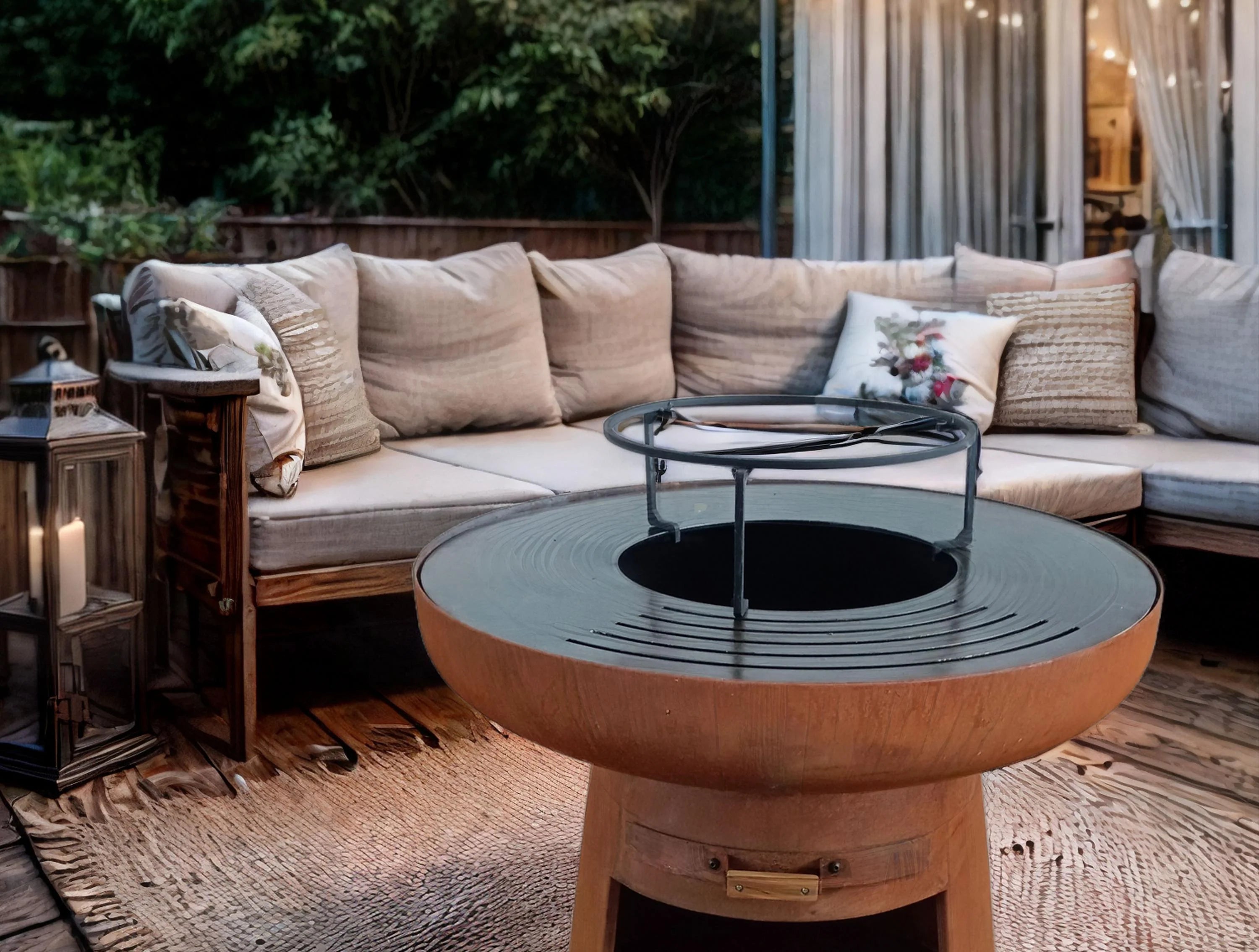 Barbecue rond avec plaque ronde en acier et grille en acier corten